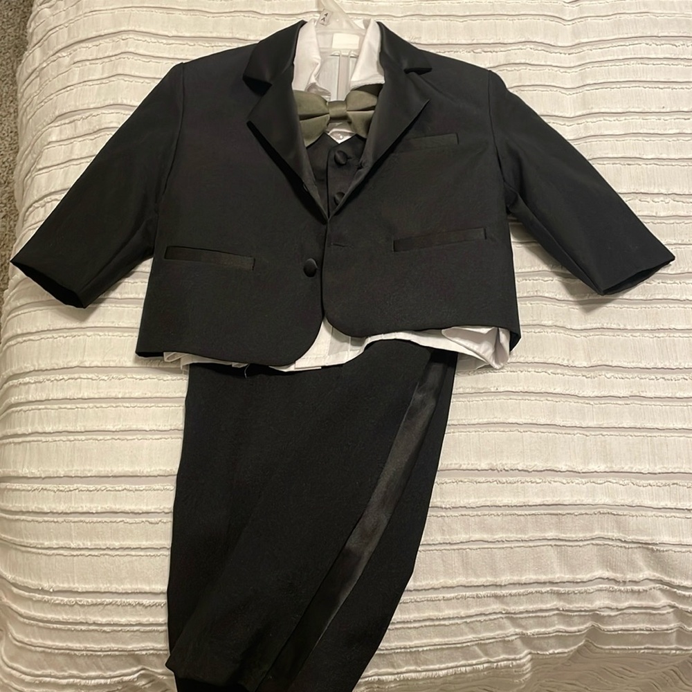 Peanut Butter Collection Boys Tux (size 1)